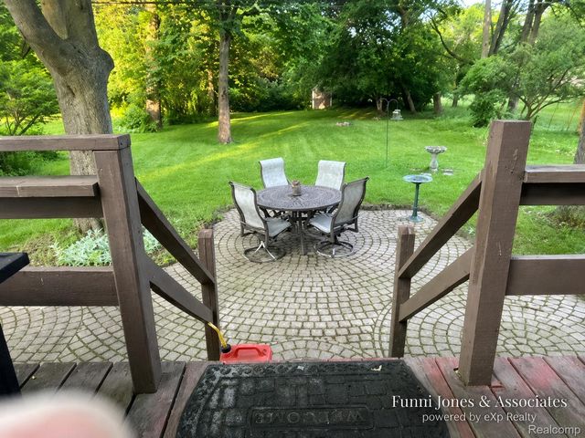 9552 Wayne Road, Livonia, MI 48150