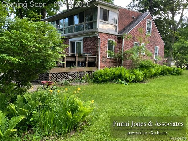 9552 Wayne Road, Livonia, MI 48150
