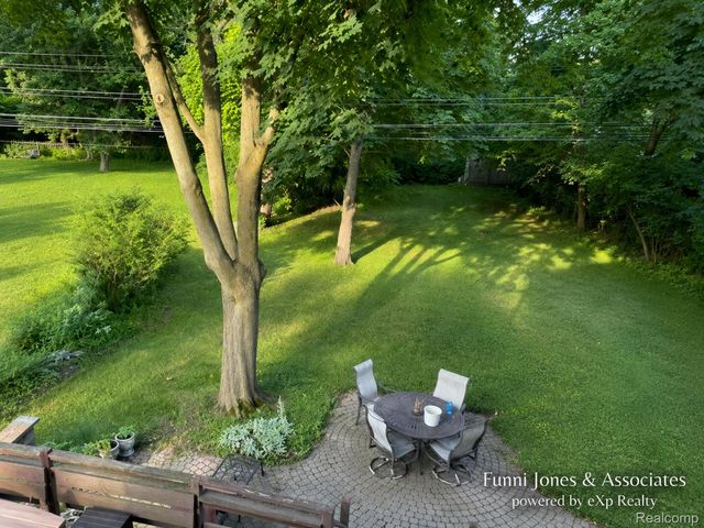 9552 Wayne Road, Livonia, MI 48150
