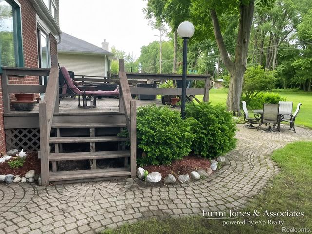 9552 Wayne Road, Livonia, MI 48150