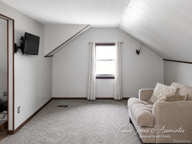 9552 Wayne Road, Livonia, MI 48150