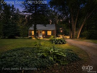 9552 Wayne Road, Livonia, MI 48150