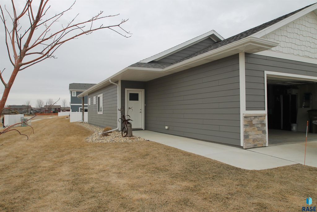 7012 Belgrave Trl Trail, Sioux Falls, SD 57106