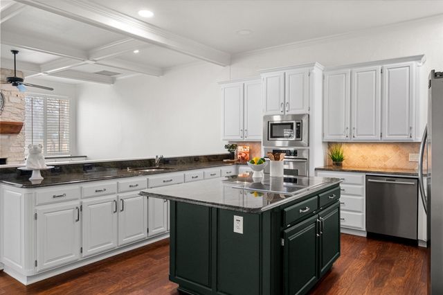 916 Riviera Drive, Mansfield, TX 76063