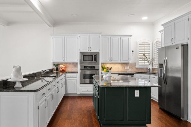 916 Riviera Drive, Mansfield, TX 76063