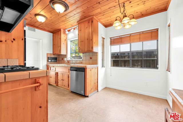 16507 Calahan Street, North Hills (los Angeles), CA 91343