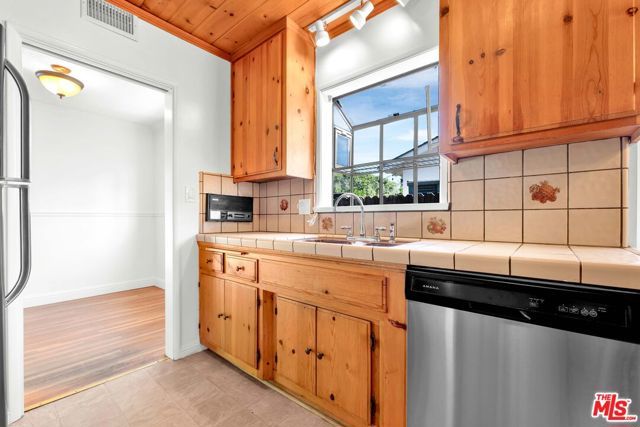 16507 Calahan Street, North Hills (los Angeles), CA 91343