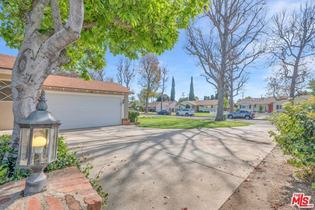 16507 Calahan Street, North Hills (los Angeles), CA 91343