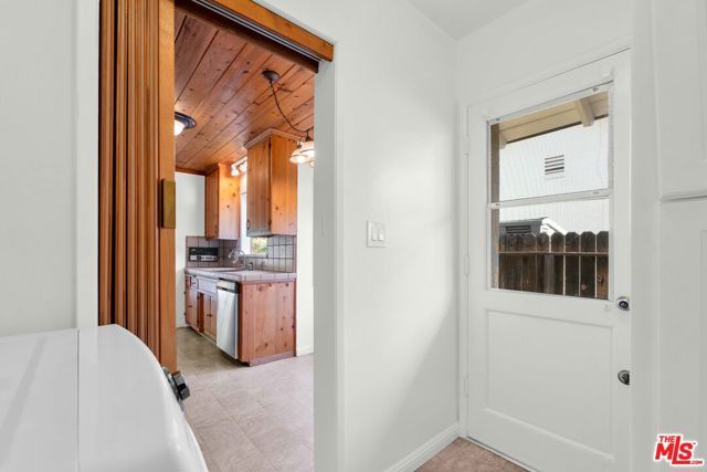 16507 Calahan Street, North Hills (los Angeles), CA 91343