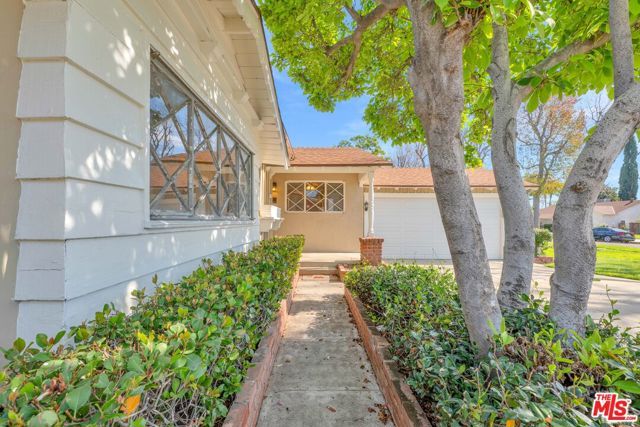 16507 Calahan Street, North Hills (los Angeles), CA 91343