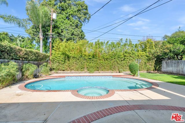 16507 Calahan Street, North Hills (los Angeles), CA 91343