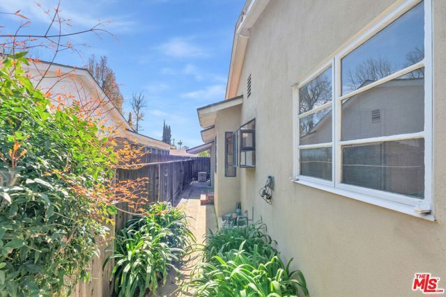 16507 Calahan Street, North Hills (los Angeles), CA 91343