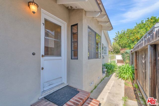 16507 Calahan Street, North Hills (los Angeles), CA 91343