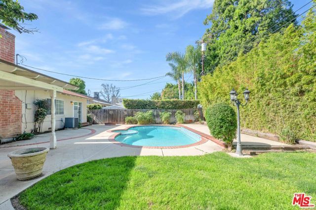 16507 Calahan Street, North Hills (los Angeles), CA 91343