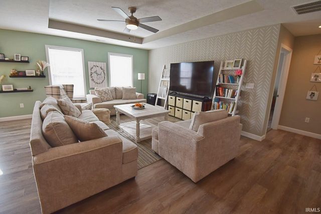 306 E Quail Drive, Oxford, IN 47971