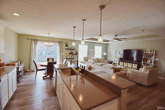 306 E Quail Drive, Oxford, IN 47971