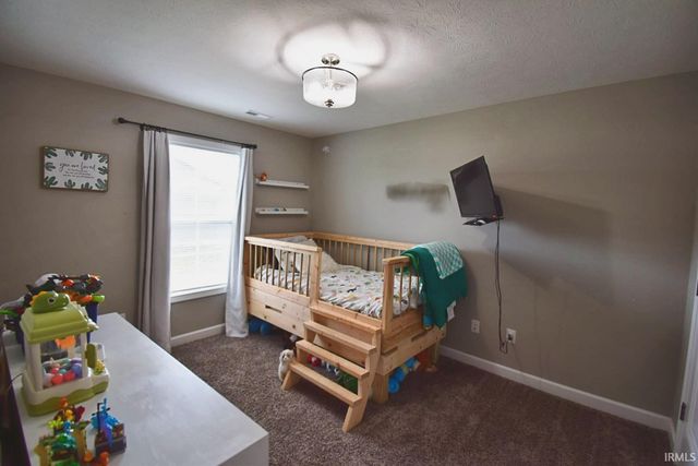 306 E Quail Drive, Oxford, IN 47971