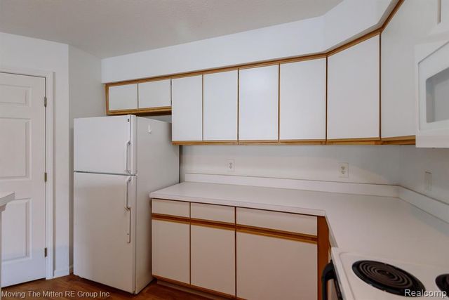 1398 Heatherwood Lane, Ann Arbor, MI 48108