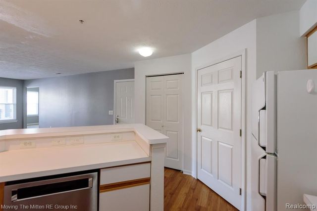 1398 Heatherwood Lane, Ann Arbor, MI 48108