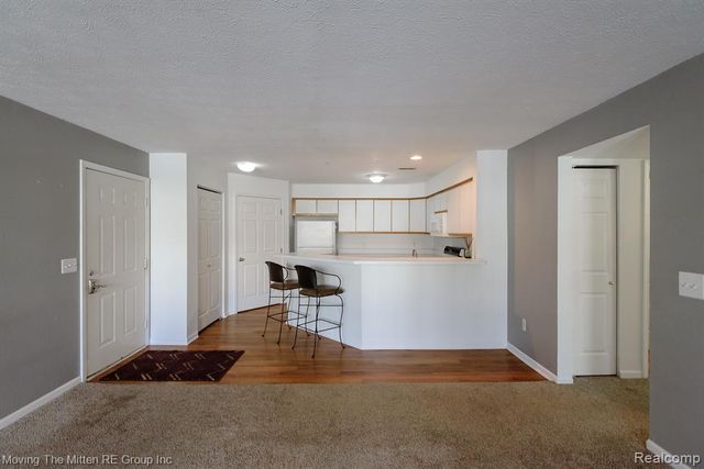 1398 Heatherwood Lane, Ann Arbor, MI 48108