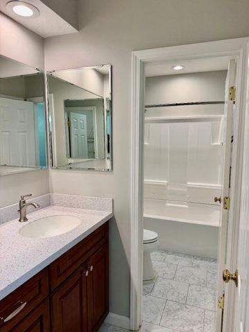 27 Church St 11, Weymouth, MA 02189