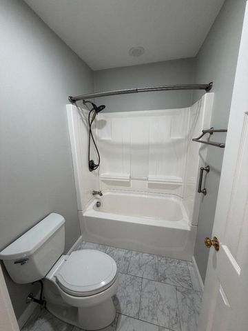 27 Church St 11, Weymouth, MA 02189