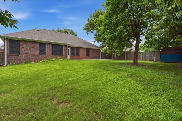 305 NW Palomino Street, Bentonville, AR 72712