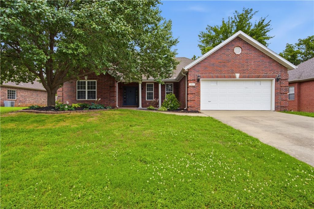 305 NW Palomino Street, Bentonville, AR 72712