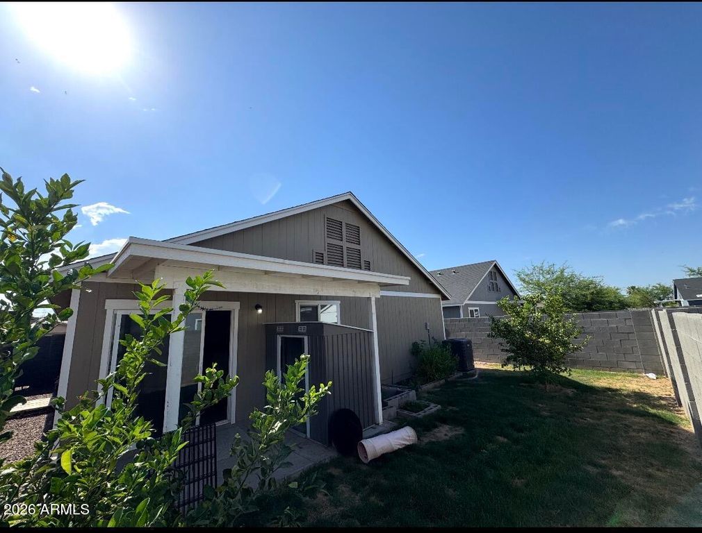 Image 9 of property listing at 5713 S 13TH Avenue, Phoenix, AZ 85041