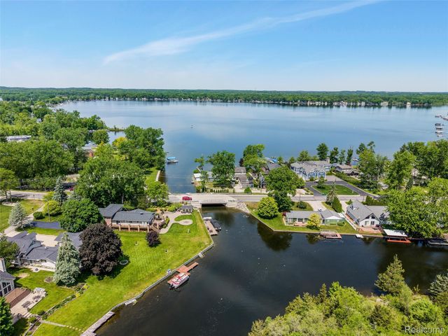 8950 Riverview, Dexter Township, MI 48169