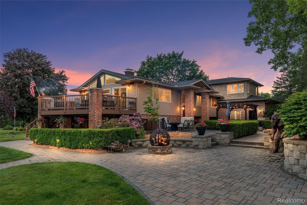 8950 Riverview, Dexter Township, MI 48169