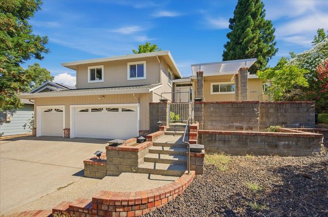 18514 Lake Forest Dr, Penn Valley, CA 95946