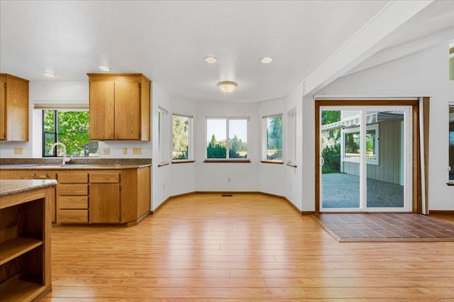 18514 Lake Forest Dr, Penn Valley, CA 95946