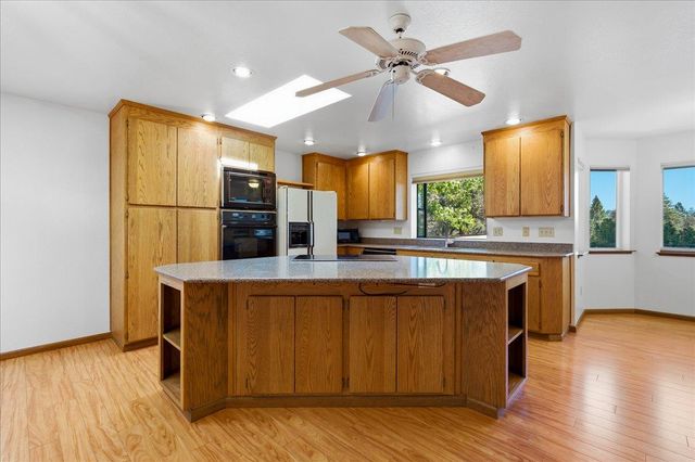 18514 Lake Forest Dr, Penn Valley, CA 95946
