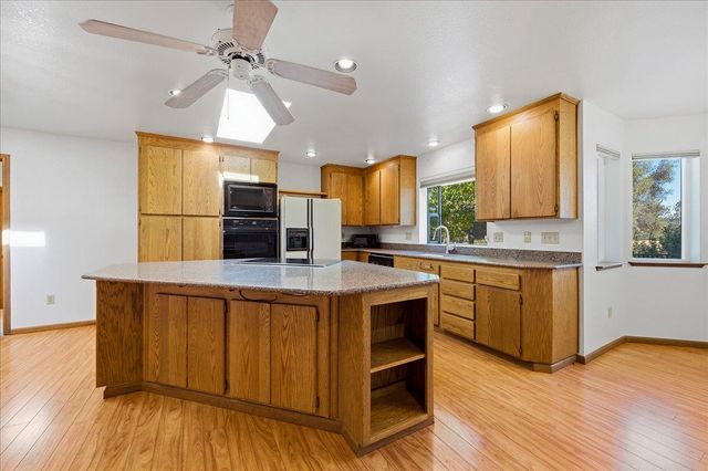 18514 Lake Forest Dr, Penn Valley, CA 95946