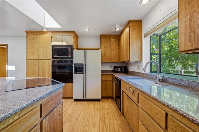 18514 Lake Forest Dr, Penn Valley, CA 95946