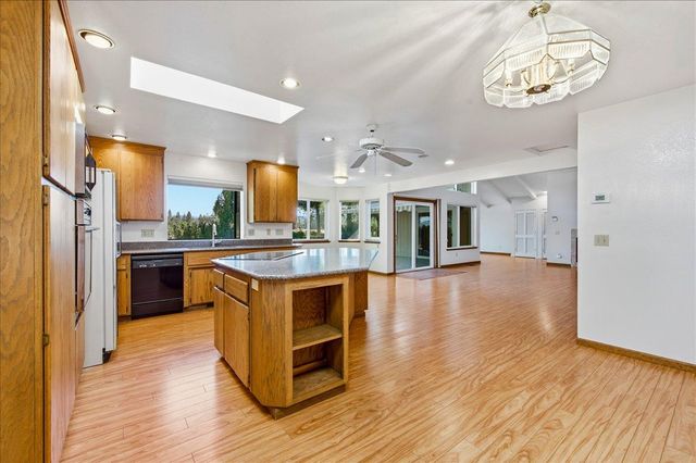18514 Lake Forest Dr, Penn Valley, CA 95946