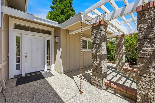 18514 Lake Forest Dr, Penn Valley, CA 95946