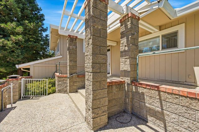 18514 Lake Forest Dr, Penn Valley, CA 95946