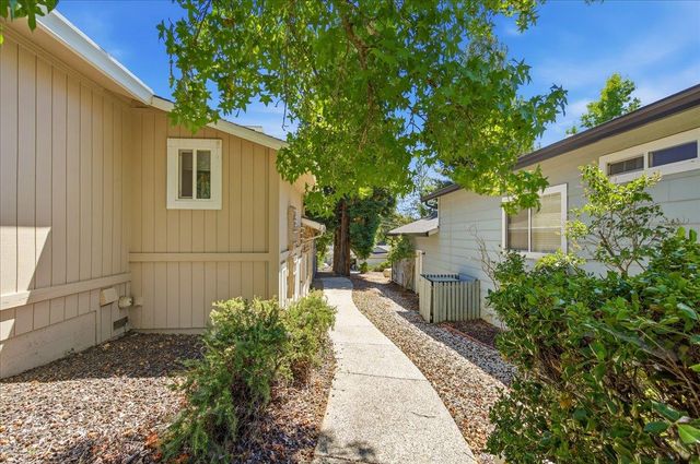 18514 Lake Forest Dr, Penn Valley, CA 95946