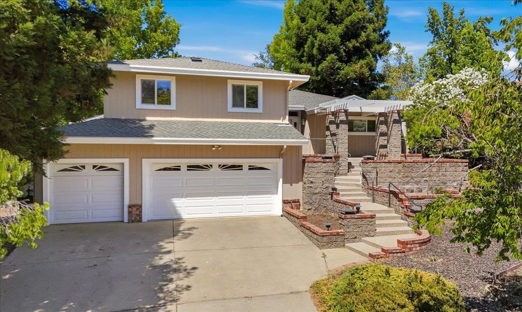 18514 Lake Forest Dr, Penn Valley, CA 95946