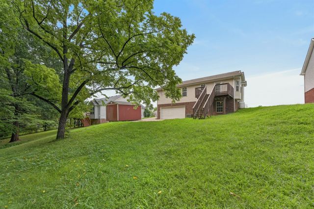 1724 Ridge Runner Ct, Clarksville, TN 37042