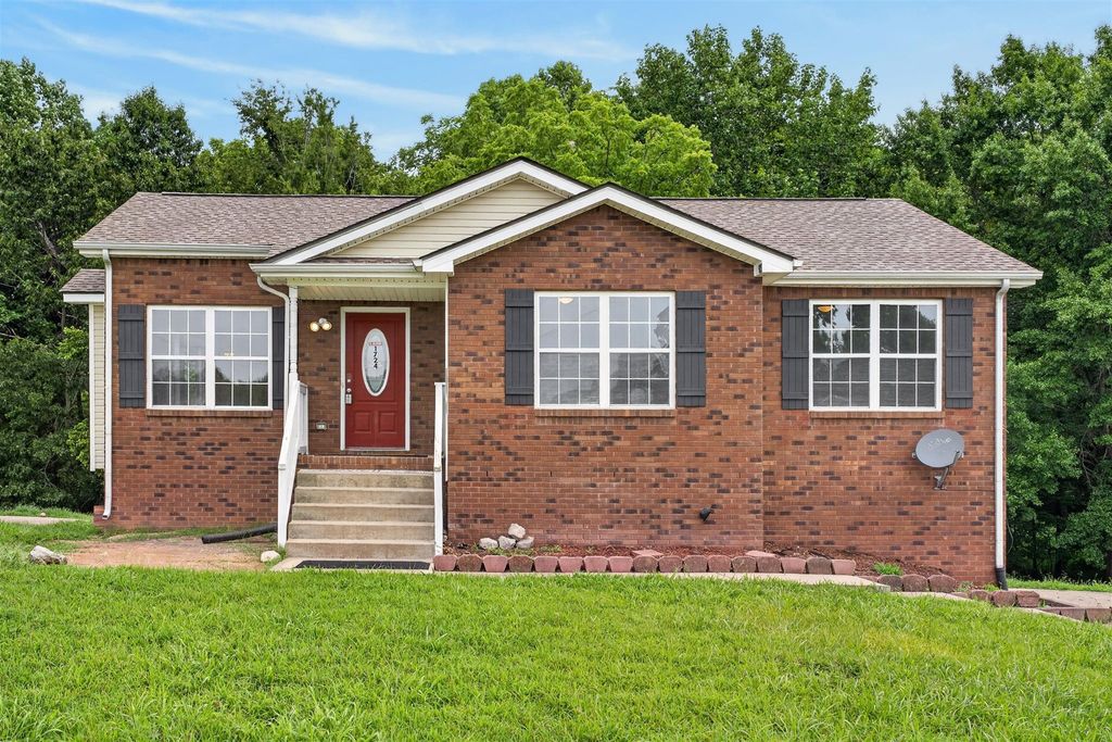 1724 Ridge Runner Ct, Clarksville, TN 37042