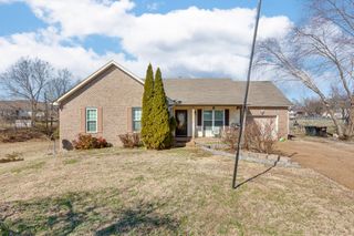 3018 West Dr, Greenbrier, TN 37073
