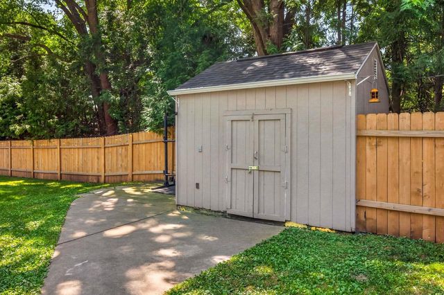 1338 LEONARD POINT ROAD, Oshkosh, WI 54904