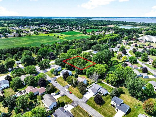 1338 LEONARD POINT ROAD, Oshkosh, WI 54904