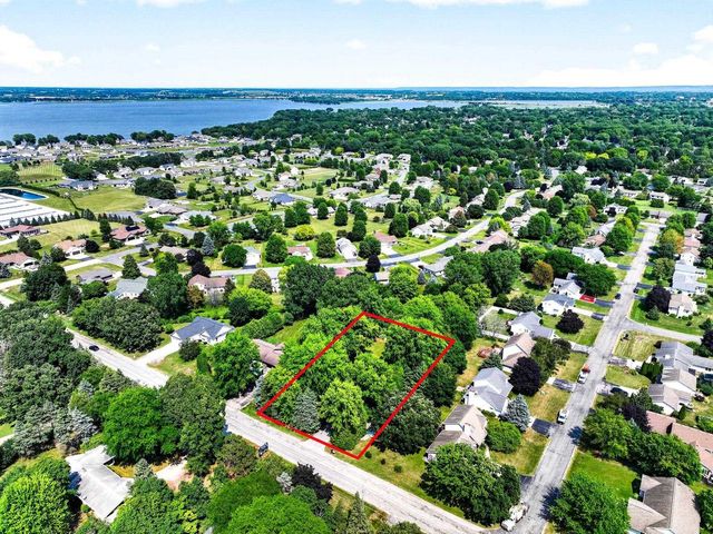 1338 LEONARD POINT ROAD, Oshkosh, WI 54904