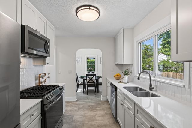 3807 Hubbard Avenue N, Robbinsdale, MN 55422