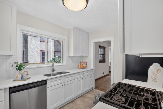 3807 Hubbard Avenue N, Robbinsdale, MN 55422