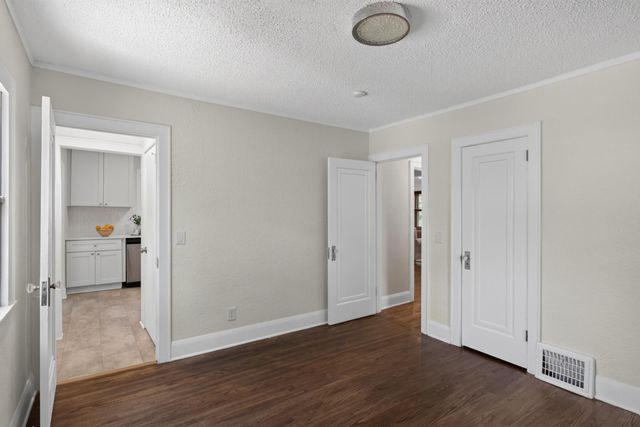 3807 Hubbard Avenue N, Robbinsdale, MN 55422